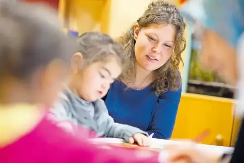 Kindergarten-Alltag: Erzieherin zu sein, bedeutet laut dem Kreiselternausschuss viel mehr als nur mit Kindern zu spielen.