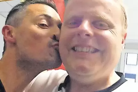 Echte Männer-Fußball-Liebe: Steffen Gierescher (links) und Michael Schmid.