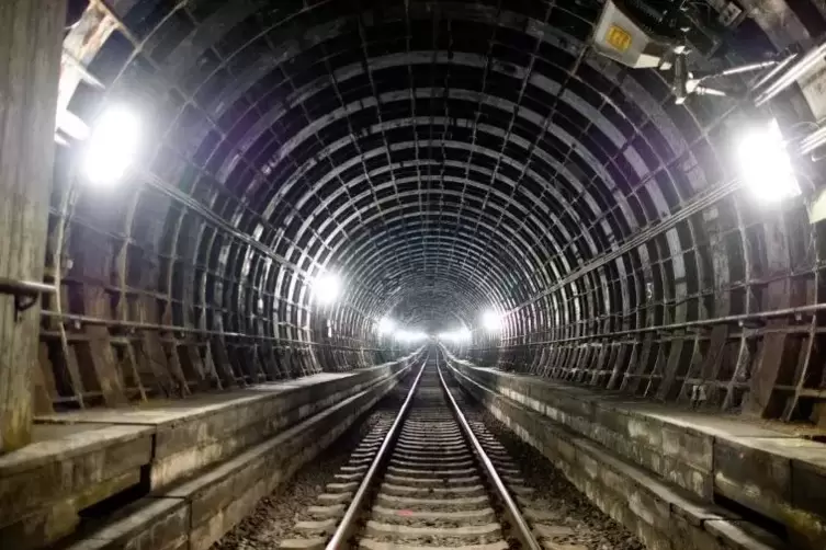 Der S-Bahn-Tunnel unter Frankfurts Innenstadt ist wieder freigegeben – vorerst.  Archivfoto: dpa