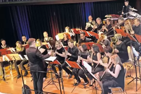 Die Musikerinnen und Musiker des MV Winnweiler meisterten unter Leitung von Harry Geib ihre Aufgaben souverän.