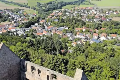 Burg Lichtenberg ist sozusagen das Wahrzeichen des Landkreises. Zu ihren Füßen liegt die Ortsgemeinde Thallichtenberg.