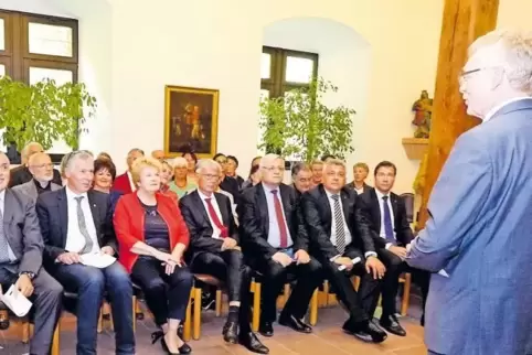 Der Europabeauftragte bei der Stadtverwaltung, Gerhard Degen, begrüßte gestern Abend die Gäste zum bulgarischen Abend.