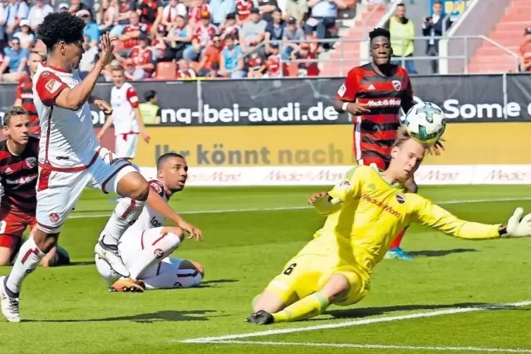 Volltreffer: Phillipp Mwene erzielte beim 3:1-Sieg des FCK in Ingolstadt zwei Tore. Hier das 1:0 nach Vorlage von Leon Guwara (a