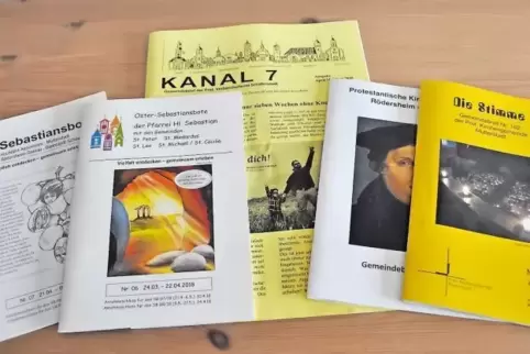 Termine für Gottesdienste, Taufen oder Hochzeiten stehen in den Heften, manchmal auch mehr.