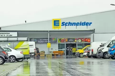 Auf Hochdorf-Assenheimer Gebiet steht der neue Edeka Schneider, der heute öffnet, aber er grenzt direkt an die Dannstadter Wohnh