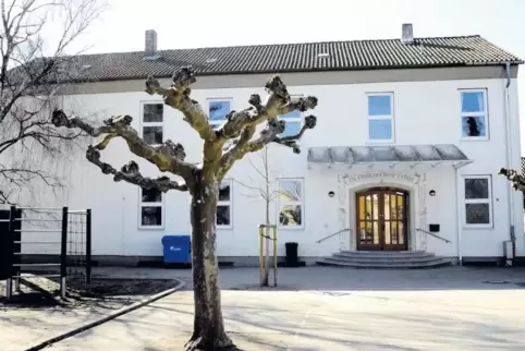 Das Laumersheimer Schulgebäude soll zentraler Standort für die Betreuung bis 16 Uhr werden, also auch für Kinder, die in Gerolsh