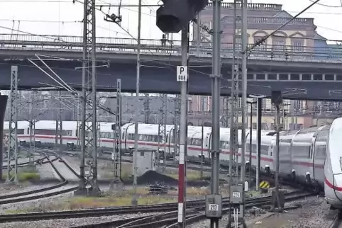 Seit vergangenem Dezember wird der ICE 4 planmäßig auf der Linie von Hamburg über Mannheim (Foto) nach Stuttgart eingesetzt. Die