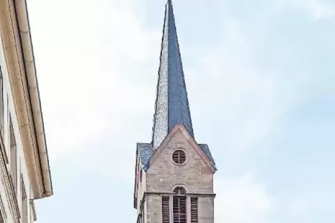Ungewohnt ruhig: Die Steuerung für das Geläut der Stadtkirche ist zurzeit gestört.