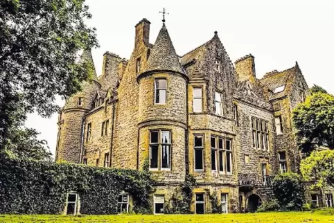 Orchardton Castle befindet sich in Südschottland. Die Besitzerin, Autorin Susan DeVere, will das Anwesen verlosen.