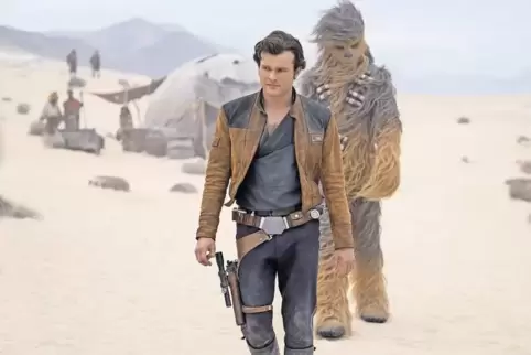 Zurück in die Zukunft: Alden Ehrenreich als junger Han Solo, Joonas Suotamo spielt in „Solo – A Star Wars Story“ Chewbacca.
