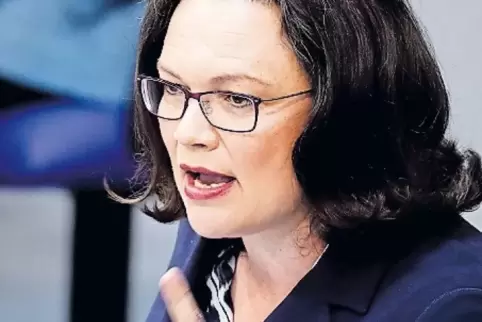 Andrea Nahles reicht der bisher geplante Anstieg des Verteidigungshaushalts.