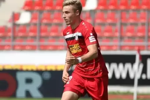 Junger Mittelstürmer: Elias Huth, hier noch im Trikot von RW Erfurt, bekommt beim FCK einen Dreijahresvertrag.  Foto: IMAGO