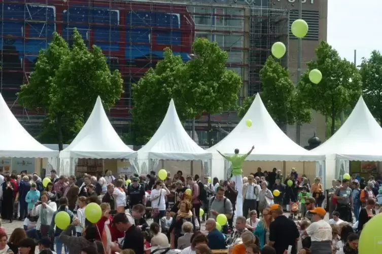 Mehrere Tausend Besucher werden am Samstag auf dem Berliner Platz erwartet. Foto: Lukom/Frei 
