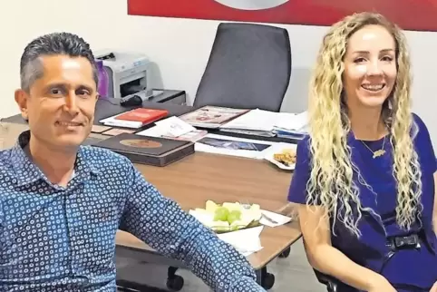 Warben für das Bahcesehir College: Schulleiterin Nigün Baskurt Güven und der frühere Leiter der Abteilungen Soziales und Kultur 