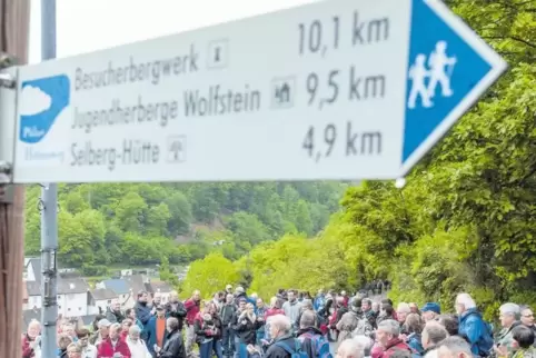 Hunderte Teilnehmer sammeln sich alljährlich an Pfingstmontag zur Maikur.