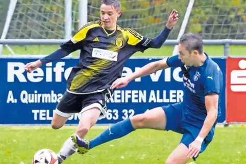 Die Tage der Spielgemeinschaft Battweiler-Reifenberg sind gezählt. Auf unserem Bild David Lang (in Gelb-schwarz) und der Großste