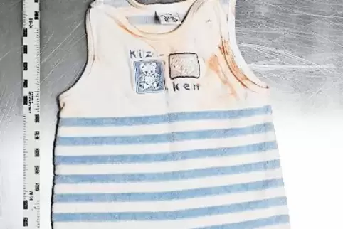 Diesen Strampler trug das erste, am 2. September 2015 an einer Bushaltestelle in Berlin abgelegte Baby.