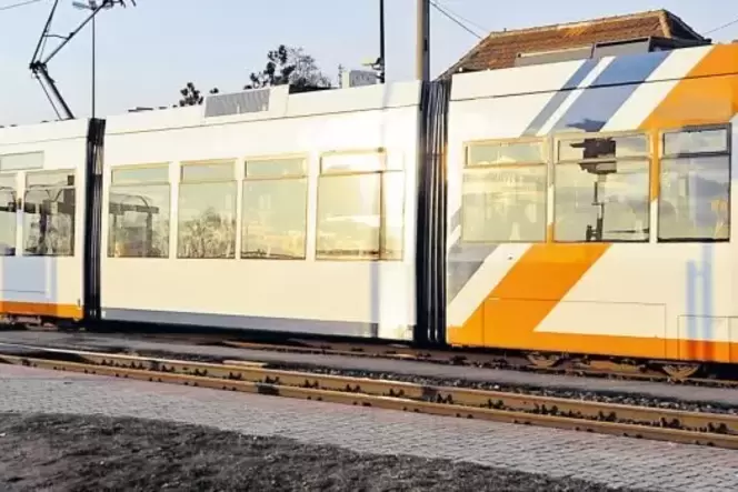 Mit der Straßenbahn nach Neuhofen oder nach Mutterstadt? Mit einer Machbarkeitsstudie könnte geprüft werden, ob sich der Straßen Mit der Straßenbahn nach Neuhofen oder nach Mutterstadt? Mit einer Machbarkeitsstudie könnte geprüft werden, ob sich der Straßen