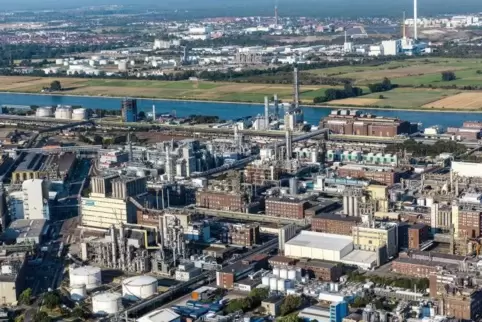 Die BASF hat bei der Bundesnetzagentur einen Bedarf an eigenen Regionalfrequenzen für Mobilfunk angemeldet. Sie könnten bei der 