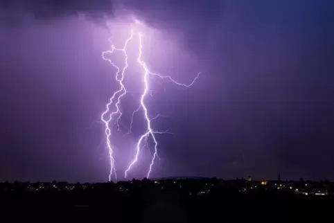 Nach Pfingsten ist wechselhaftes Wetter angekündigt. Immer wieder drohen Gewitter.  Archivfoto: dpa