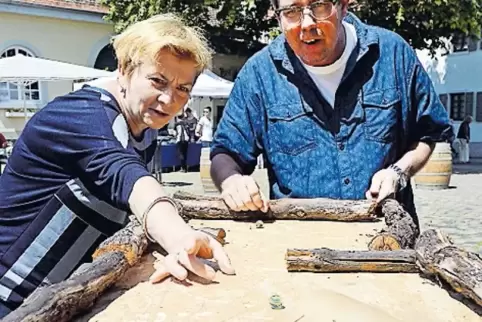 Zia und Michael Koch beim Gliggerlesspiel.