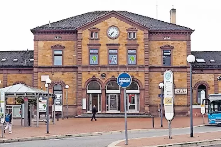 Die Bahn will das Zweibrücker Bahnhofsgebäude verkaufen.