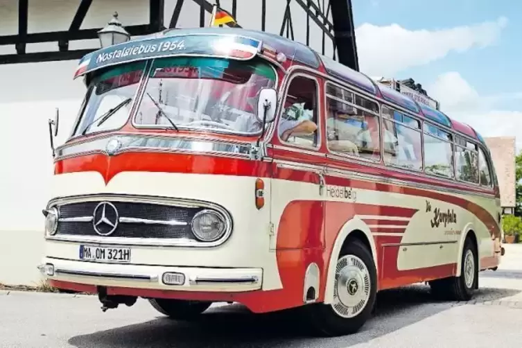 Stilecht im mehr als 60 Jahre alten Bus geht es im Juni auf Genusstour durch den mittleren Landkreis.