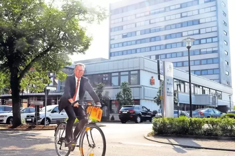 Auf dem Weg zum Arbeitsplatz hat Werner Beikert in über 40 Jahren zig tausend Kilometer auf seinem Rad zurückgelegt.