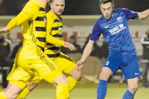 Nächster Ausfall: Joeri Stiens (rechts), hier im Spiel gegen den FV Dudenhofen.