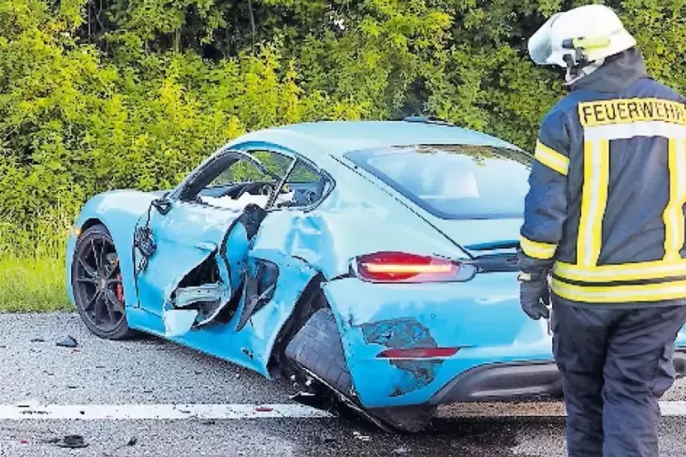 An dem Unfall war unter anderem ein Porsche beteiligt.