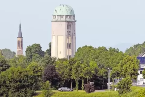 Ragt 39 Meter in die Höhe: der Wasserturm im Mannheimer Stadtteil Seckenheim.