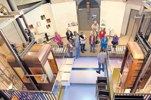 In Europa einmalig, dürfte für viele unbekannt sein: das Aufzugsmuseum, das sich in dem Wasserturm befindet.