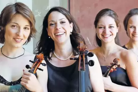 Die vier Streicherinnen vom Amalienquartett lernten sich beim Studium in Karlsruhe kennen.