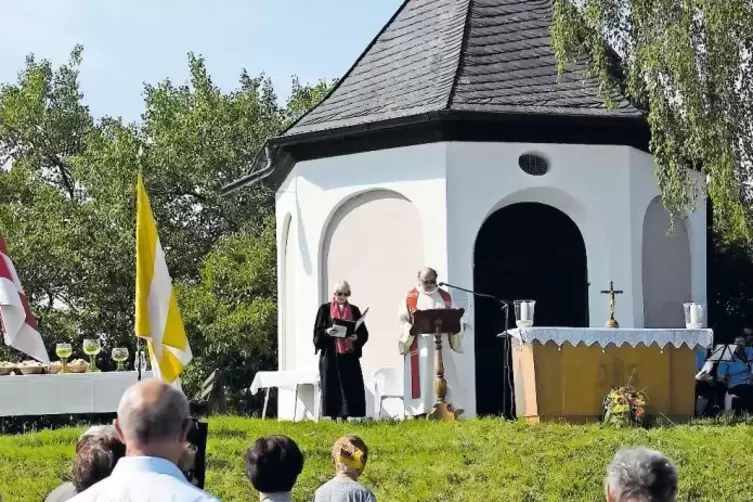Schon lange feierten evangelische und katholische Christen die Messe auf dem Palmberg am Pfingstmontag gemeinsam. Nun wurde sie 