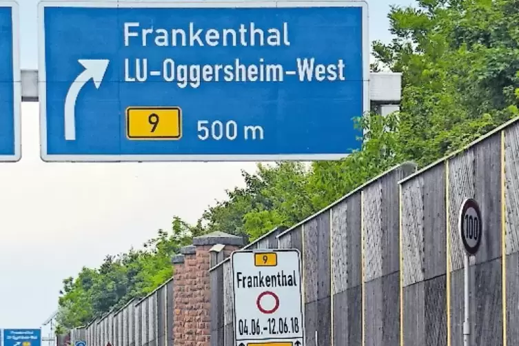 Hinweisschild auf der A 650: Ab 4. Juni kann nicht mehr auf die B 9 Richtung Frankenthal gefahren werden.