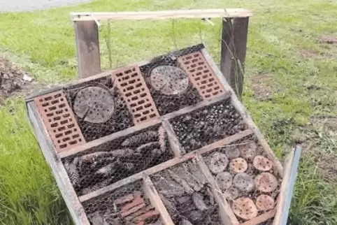 Mutwillig abgebrochen: das Insektenhotel.