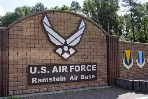 „Nein zu Drohnen – Keinen Krieg von deutschem Boden“ ist das Motto einer Protestaktion gegen die US-Militärbasis in Ramstein. Fo