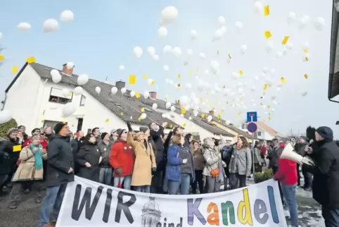 Die erste Aktion von „Wir sind Kandel“ am 3. März: Stiller Protest mit Luftballons.