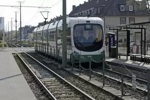 Mit mehr Straßenbahnen kann man eine Verkehrskollaps vermeiden, meint die Ludwigshafener FDP. Archivfoto: KUNZ
