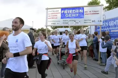 Die Läuferinnen und Läufer waren am 21. Mai bei der Rüstungsfirma Heckler&Koch in Oberndorf gestartet. Foto: Kunz