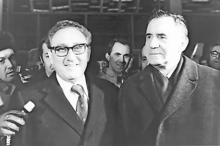 Mit Moskau schloss Kissinger (hier 1974 mit Andrej Gromyko) die ersten Vertr&auml;ge, die die R&uuml;stung beider Weltm&auml;chte wirksam begre