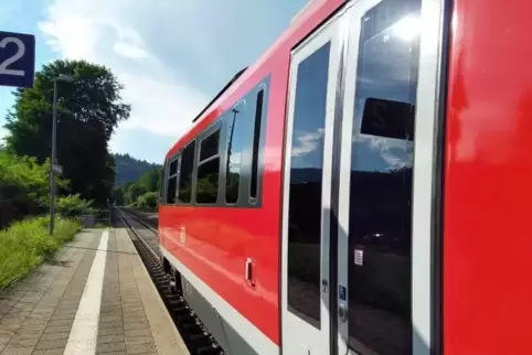 Für diese Regionalbahn ging es am Donnerstagabend am Haltepunkt in Münchweiler nicht mehr weiter. Foto: Teuscher 
