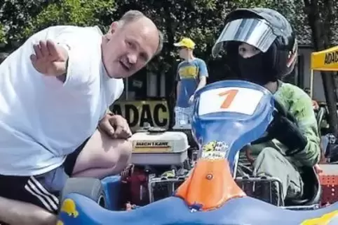 Helmut Müller hat Benzin im Blut und ein Herz für den Motorsport.