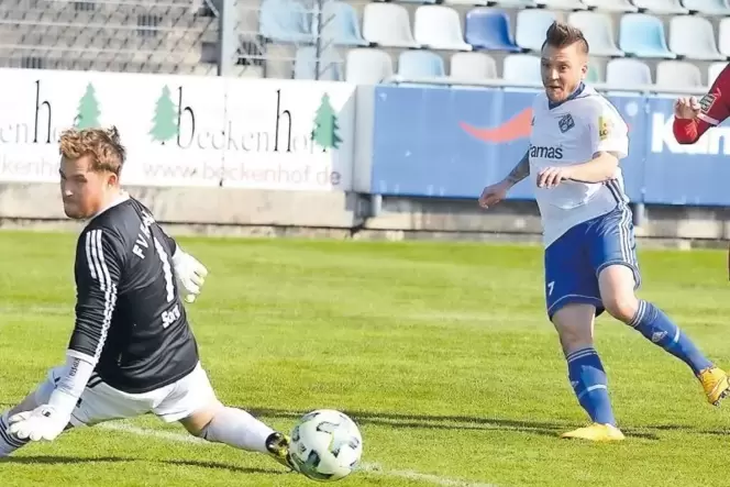 Soll heute 90 Minuten Spielpraxis sammeln: FKP-Kreativspieler Christian Grimm (rechts). Soll heute 90 Minuten Spielpraxis sammeln: FKP-Kreativspieler Christian Grimm (rechts).