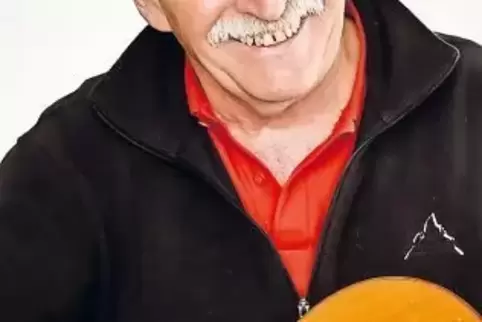 Manfred Zimmermann und die Bobenheim-Roxheimer Naturfreunde bieten Gitarrenkurse an.