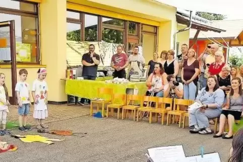 33 Kinder besuchen aktuell die Kita, beim Jubiläumsfest waren sie alle aktiv.
