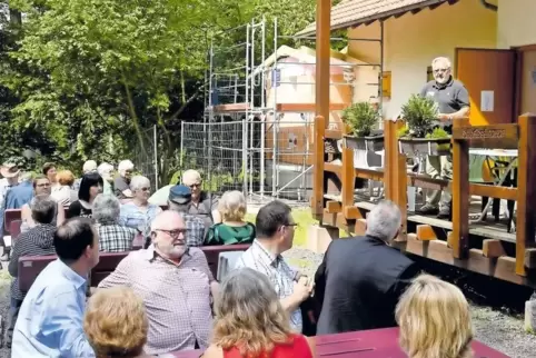 Der Vorsitzende der Ortsgruppe Kirchheimbolanden, Walter Eder, begrüßte die Gäste und erzählte, was ihn bewogen hatte, den barri