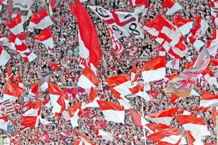 Auf sie zählen die FCK-Verantwortlichen auch am Sonntag: Fans und Mitglieder des 1. FC Kaiserslautern.