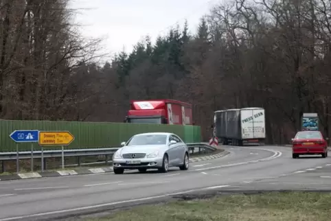 Im Bereich Kandel-Süd treffen A65 und B9 aufeinander.  Foto: Iversen