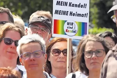 Mit friedlichen Gegendemonstrationen haben sich Kandeler in den vergangenen Monaten gegen die zugereisten Demonstranten gewehrt.